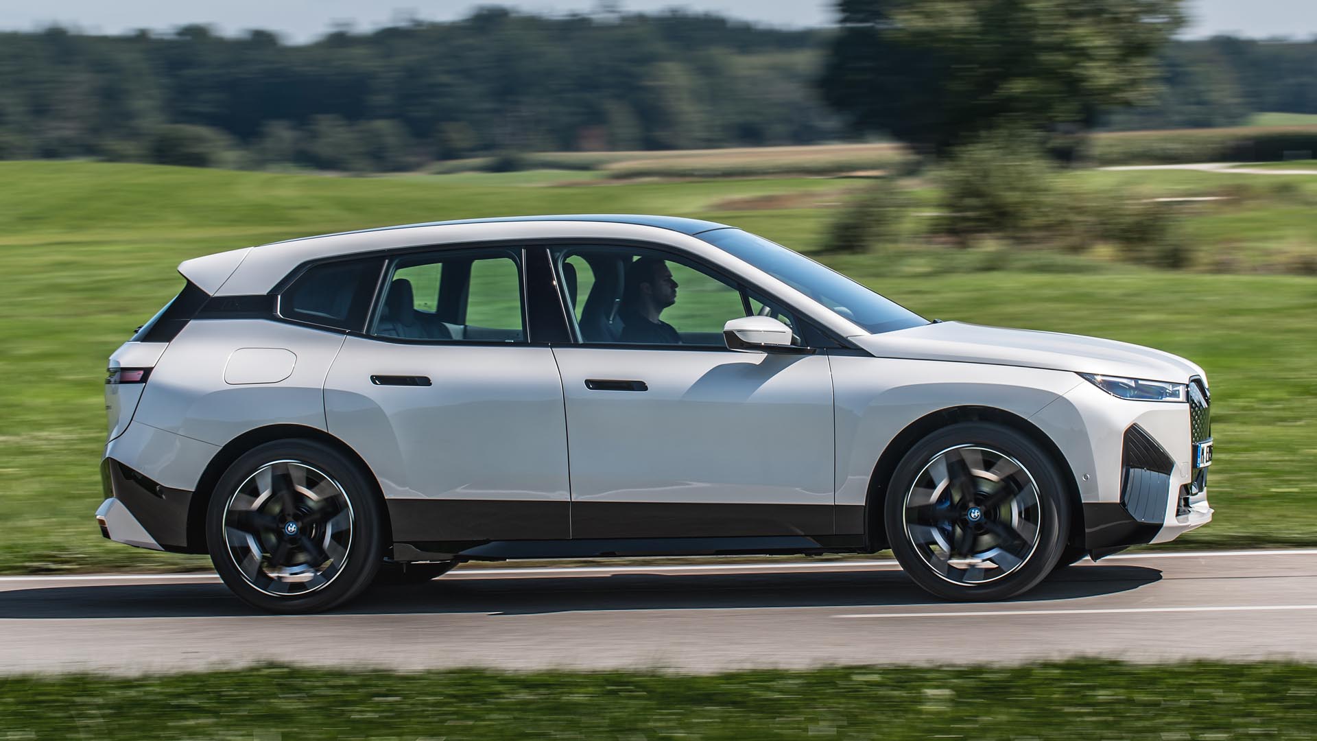 BMW iX Review & Prices 2023 | AutoTrader UK